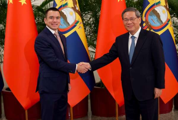 El presidente Daniel Noboa y el primer ministro chino Li Qiang discutieron sobre los proyectos de inversi&oacute;n y obra p&uacute;blica en Ecuador. 