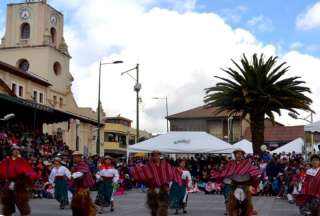 Tradici&oacute;n y folclor Quere&ntilde;a al celebrar sus fiestas de cantonizaci&oacute;n