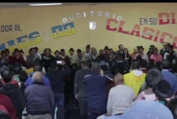 Las organizaciones ind&iacute;genas que integran la UCICLA se pronunciaron a favor de Daniel Noboa. 