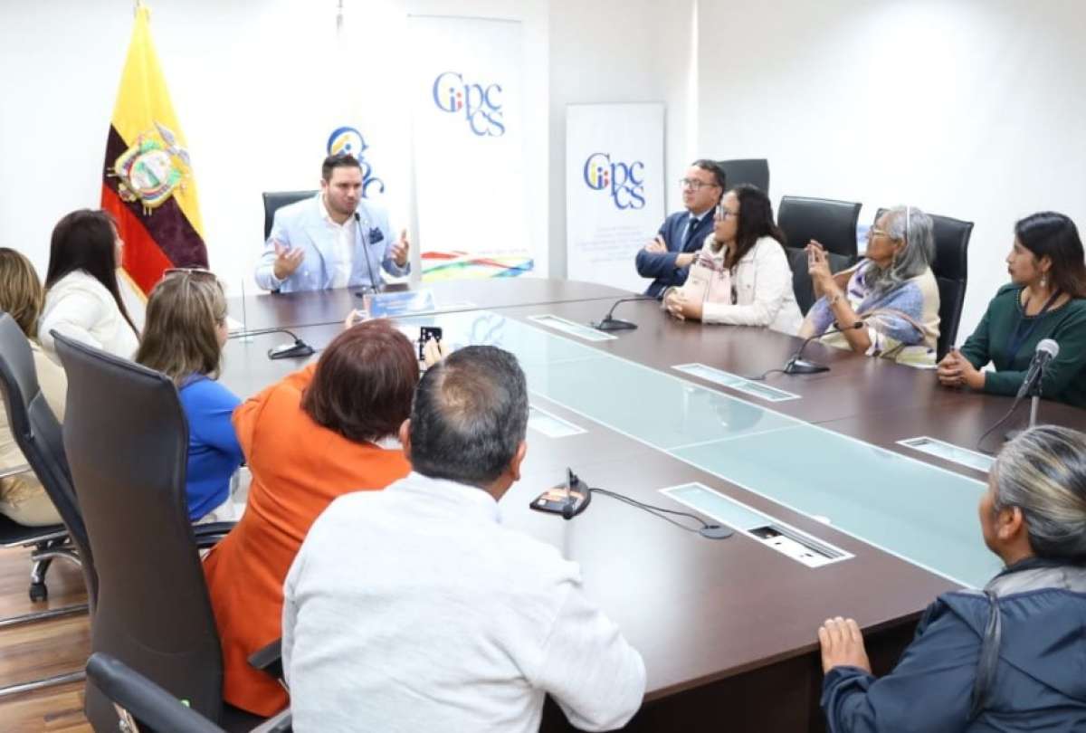 La pregunta 3 trata sobre la eliminación del Consejo de Participación Ciudadana y Control Social.