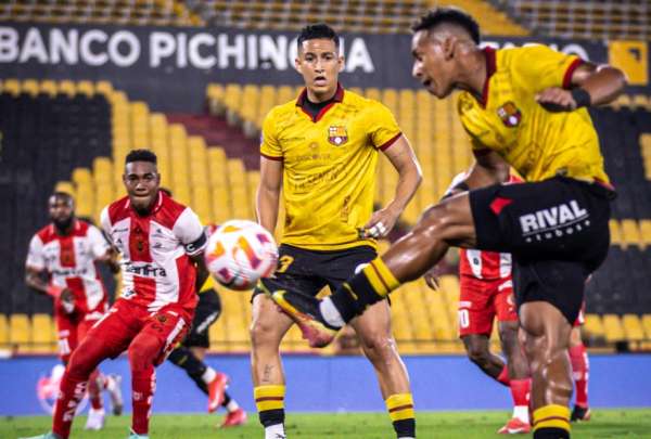 Barcelona SC fue sancionado por intimidar a la terna arbitral al final del duelo frente a T&eacute;cnico Universitario.