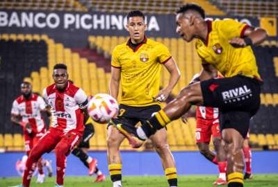 Barcelona SC fue sancionado por intimidar a la terna arbitral al final del duelo frente a T&eacute;cnico Universitario.