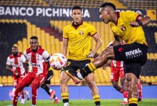 Barcelona SC fue multado por "intimidaci&oacute;n" a terna arbitral