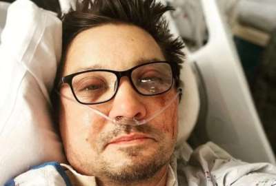 Jeremy Renner permaneció dos semanas en el hospital, tras ser atropellado por su quitanieves en víspera de año nuevo.
