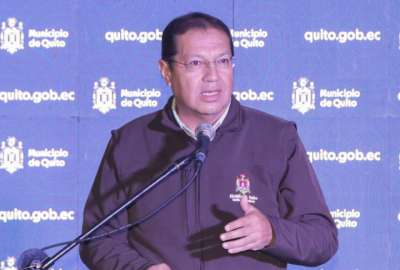 Santiago Guarderas, alcalde de Quito, descart&oacute; eliminar multas por la revisi&oacute;n vehicular.