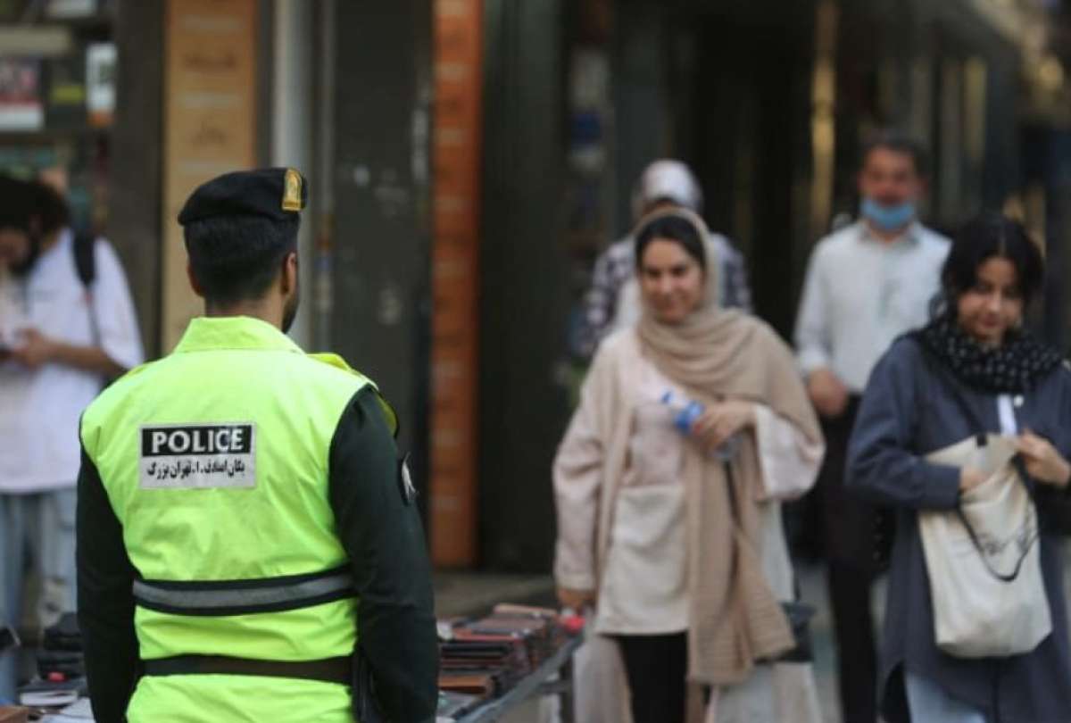 Denuncian el uso de drones e identificación facial a mujeres que no usen hiyab.