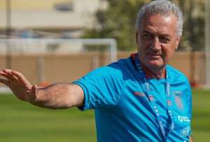 Alfaro tiene problemas legales con la FEF.