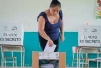 El voto es obligatorio para todos los ecuatorianos empadronados y facultativo para jóvenes de entre 16 y 17 años, mayores de 65 y personas con discapacidad.