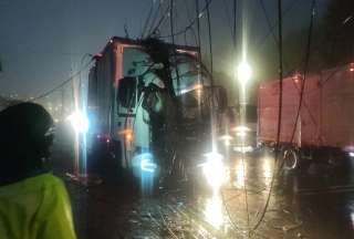 Quito: Cierre vial por siniestro de tr&aacute;nsito en el sector de la Loma de Puengas&iacute;