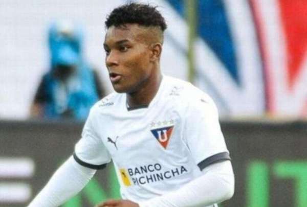 &Oacute;scar Zambrano interesa al f&uacute;tbol ingl&eacute;s