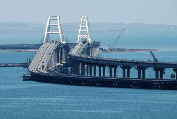 Ataque en el puente que une Crimea con Rusia dej&oacute; dos fallecidos