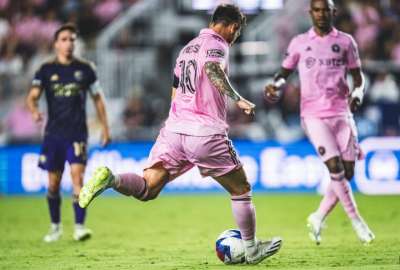 La similitud entre dos goles de Messi marcados con 7 a&ntilde;os de diferencia