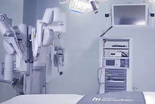 En Quito, reconocido m&eacute;dico de EE.UU., realizar&aacute; una cirug&iacute;a rob&oacute;tica ginecol&oacute;gica