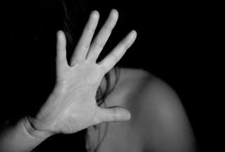 Procesan a dos polic&iacute;as por presunta violaci&oacute;n a una universitaria