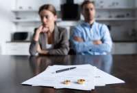 Este tipo de divorcio implica un juicio legal, que puede extenderse hasta m&aacute;s de un a&ntilde;o.