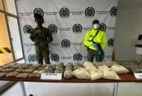 La Policía Nacional informó que un trabajo articulado entre Colombia y Ecuador permitió desmantelar un laboratorio de droga en Nariño. 