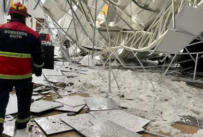El techo de una iglesia en Quito se derrumb&oacute; por la acumulaci&oacute;n de granizo.