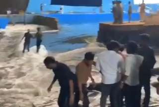 Video: Estall&oacute; un tanque de agua en pleno set de grabaci&oacute;n de pel&iacute;cula de India