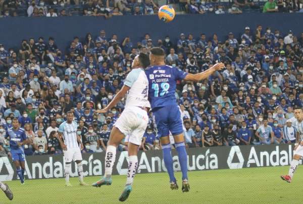 Guayaquil City igual&oacute; con Emelec en el estadio Capwell