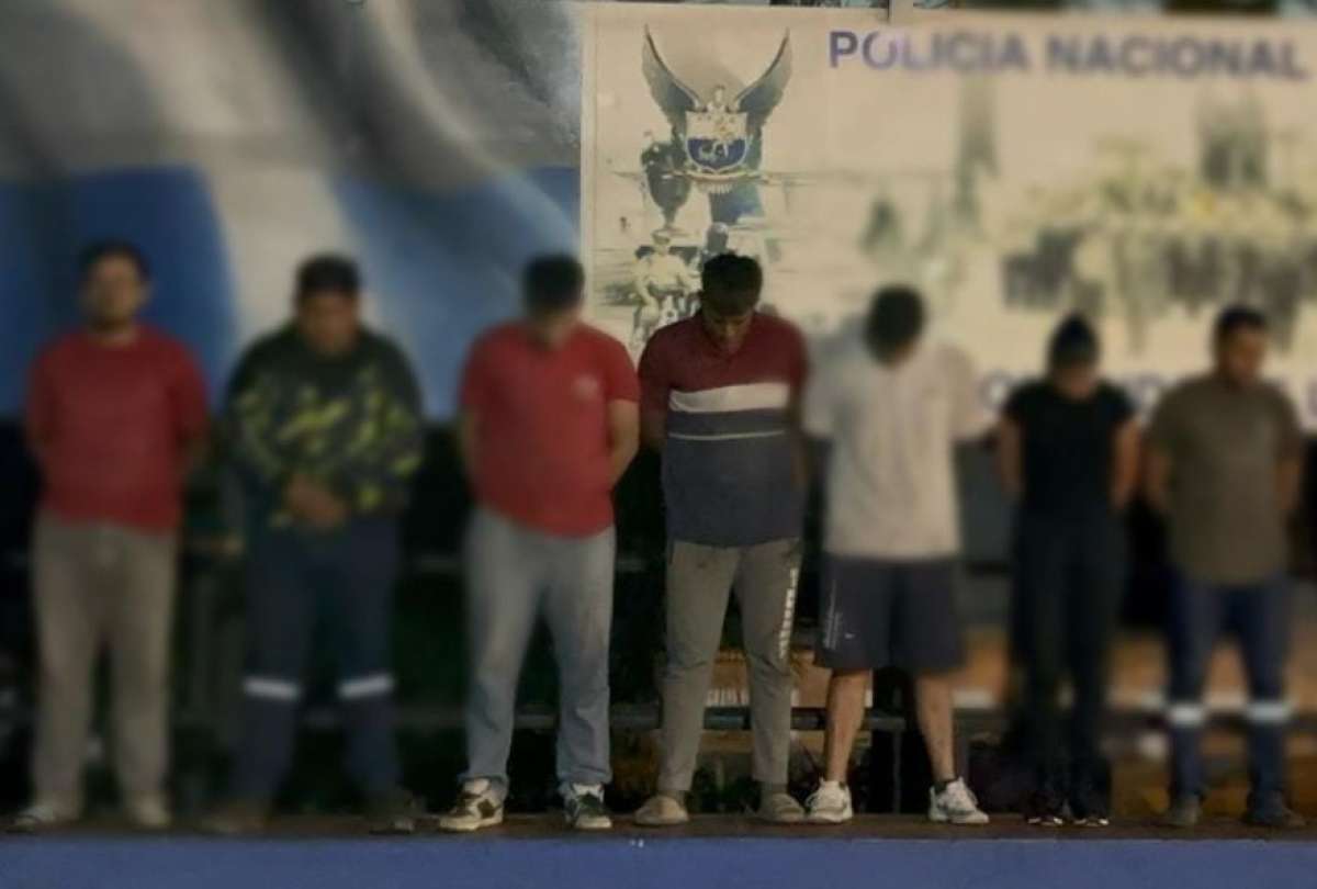 Siete personas que estarían relacionadas al envío del cargamento fueron detenidas por la Policía Nacional.