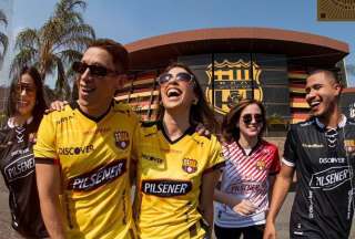 Barcelona Sporting Club present&oacute; su indumentaria para el centenario
