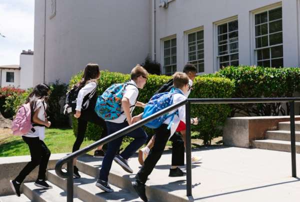 &iquest;Cu&aacute;l es el peso adecuado de las mochilas de los estudiantes?