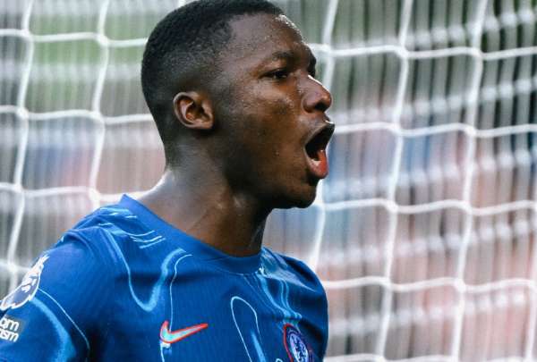 Mois&eacute;s Caicedo ser&aacute; titular ante el Manchester United