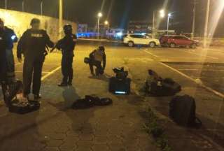 Hallaron cinco explosivos en el parqueadero de estadio en Latacunga