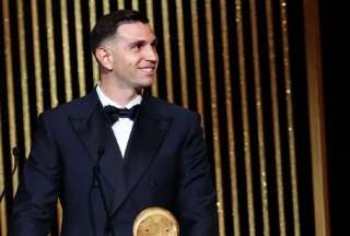 Abuchean a &ldquo;Dibu&rdquo; Mart&iacute;nez en la alfombra roja del Bal&oacute;n de Oro en Par&iacute;s