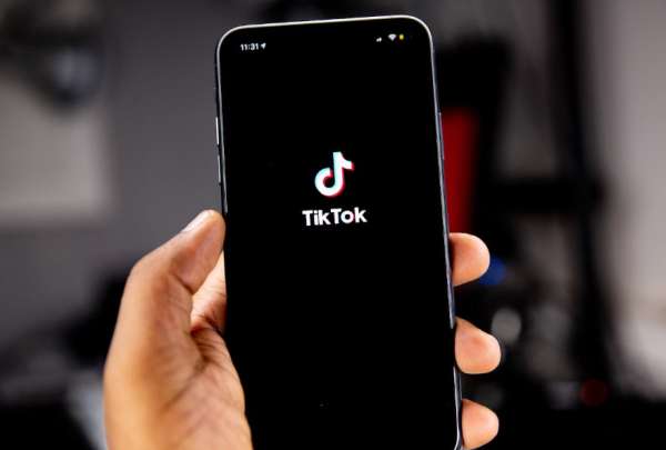 Ni&ntilde;o espa&ntilde;ol termin&oacute; en el hospital por reto de TikTok