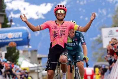 Richard Carapaz ascendi&oacute; al s&eacute;ptimo lugar en el Tour de Romand&iacute;a. 