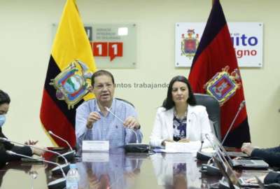 El alcalde Santiago Guarderas y Silvana Vallejo, directora de la AMT, explicaron el proceso de revisi&oacute;n vehicular en la capital