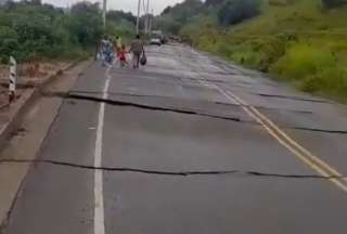 Tosagua: 6 viviendas afectadas y 40 personas evacuadas por deslizamiento de tierra