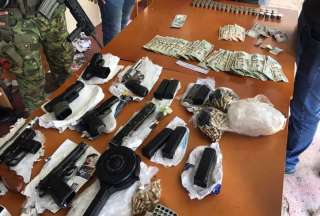 Decenas de armas de fuego, municiones, droga y dinero fueron decomisadas en las c&aacute;rceles