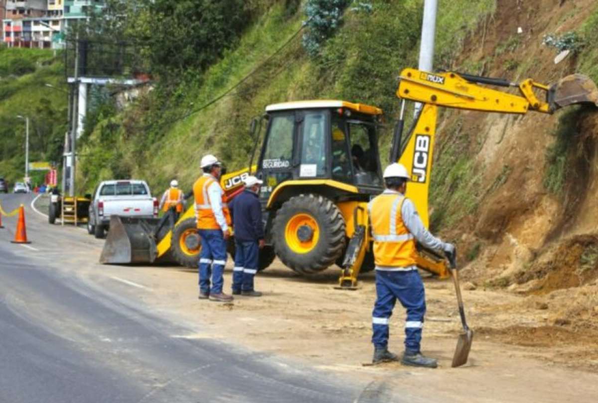 Cierres parciales av. Oswaldo Guayasamín y Simón Bolívar por trabajos en los taludes 