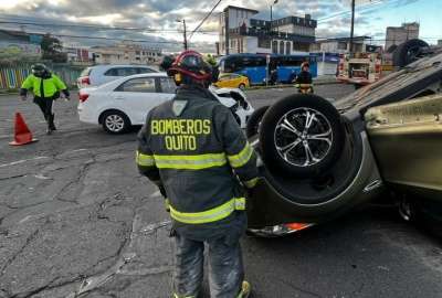 Dos personas resultaron heridas tras accidente de tr&aacute;nsito en Quito