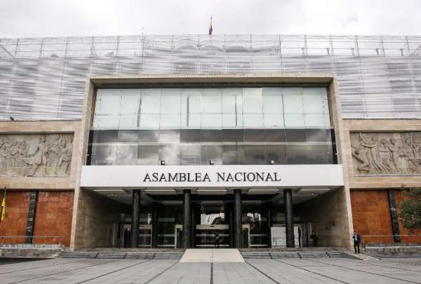 Policía desactiva presunto artefacto explosivo en los exteriores de la Asamblea