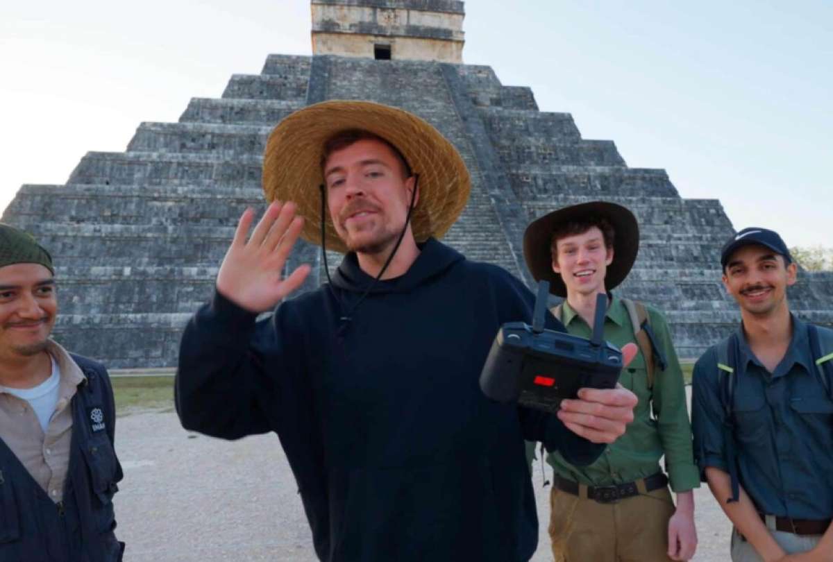 MrBeast aparece bajando una pirámide en Calakmul y genera polémicas.