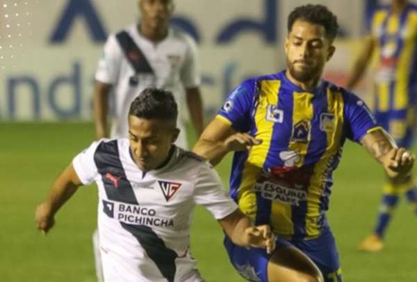 Liga de Quito fue goleado en Manta y qued&oacute; fuera de la pelea por ganar la etapa