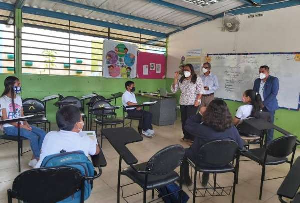 Estudiantes ecuatorianos suspenden matem&aacute;ticas y ciencias