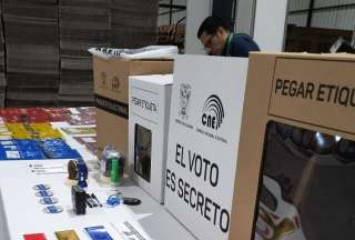 Paquetes electorales ya se encuentran en 13 provincias de Ecuador
