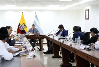Presidente Daniel Noboa suscribe un compromiso para la protecci&oacute;n de la ni&ntilde;ez
