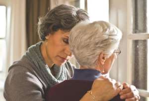 &iquest;Por qu&eacute; las mujeres con alzheimer tienen mayor probabilidad de sufrir problemas neuropsiqui&aacute;tricos?