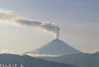 El volcán Cotopaxi emitió una columna de gases y cenizas de 1,8 kilómetros.