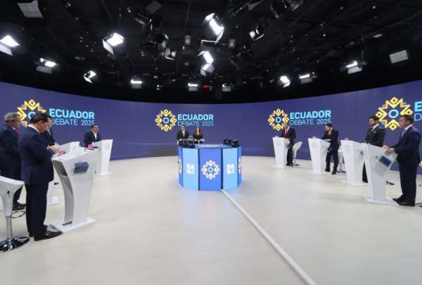 16 candidatos participaron en el Debate Presidencial 2025.