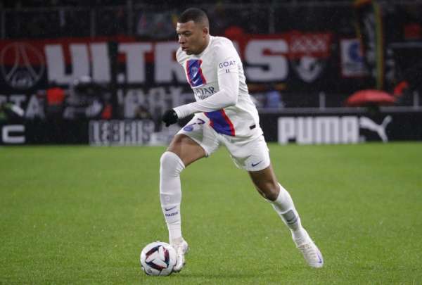 Kylian Mbapp&eacute; volvi&oacute; y el PSG perdi&oacute; en la Liga francesa