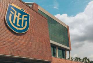 La FEF le debe USD 290.000 al t&eacute;cnico Gustavo Alfaro