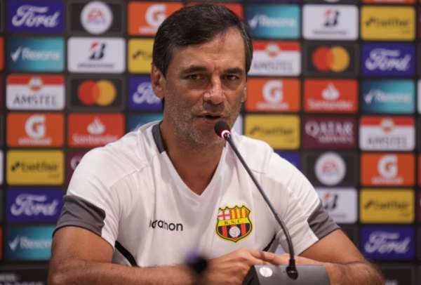 Fabi&aacute;n Bustos: "Barcelona me hizo mejor entrenador"