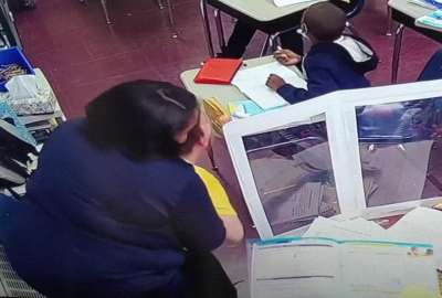 Maestra salv&oacute; la vida de un ni&ntilde;o en una escuela de EE.UU.