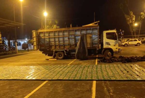 Dos personas que circulaban en el cami&oacute;n en Santo Domingo fueron detenidas por la Polic&iacute;a Nacional para las investigaciones.
